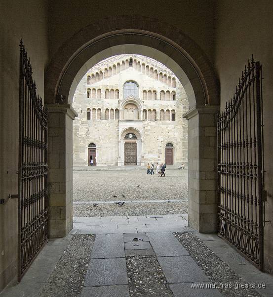 MSG_20080603175413_MSG9170 Kopie.jpg - Parma - Frontalansicht des Doms